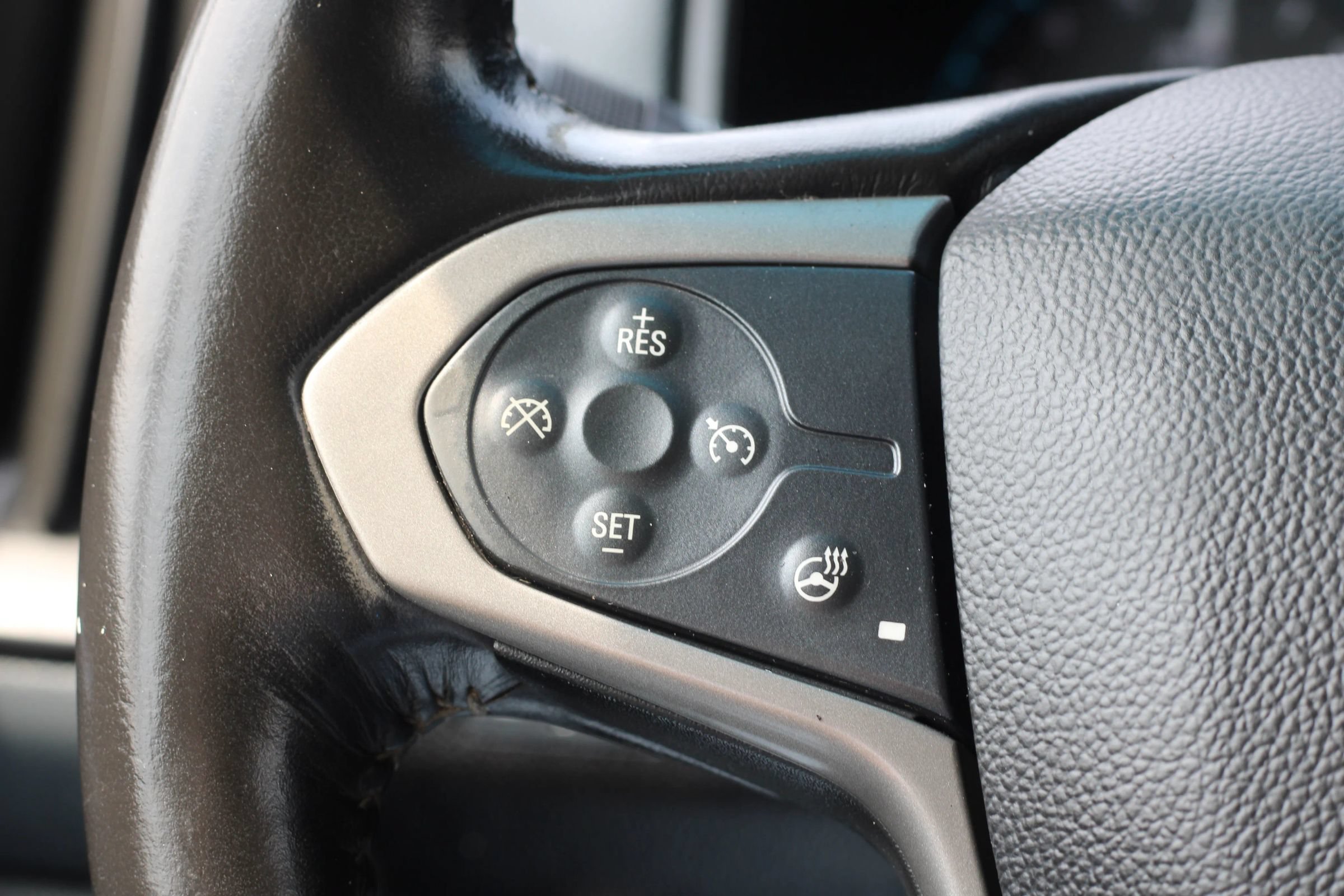 Used 2020 Chevrolet Colorado Z71 w/ Z71 Midnight Edition AWD/4WD image 15