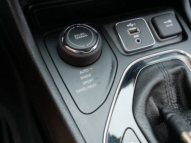 Used 2020 Jeep Cherokee Limited AWD/4WD image 34