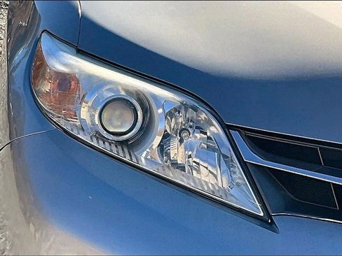 Used 2018 Toyota Sienna XLE image 28