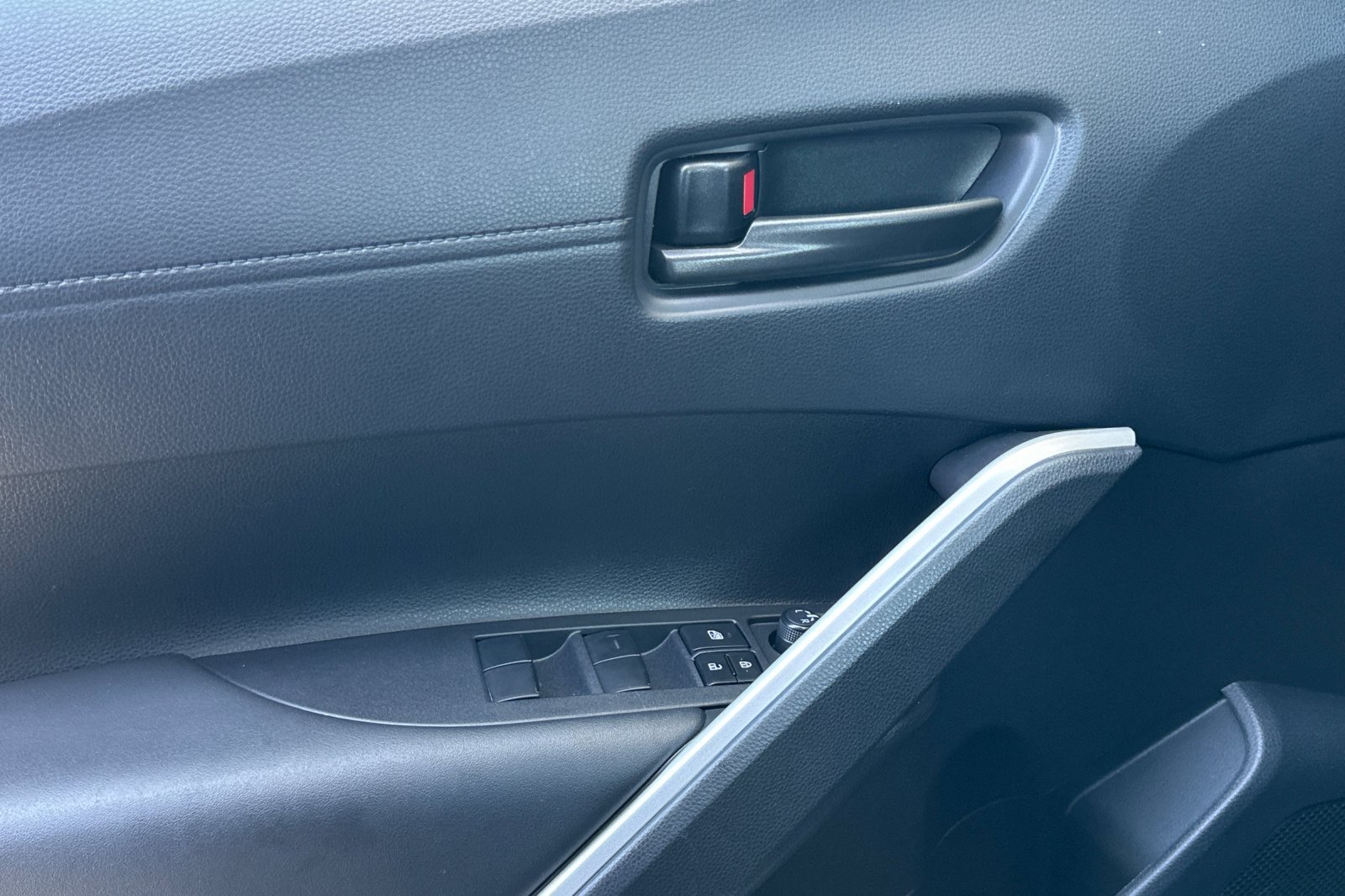 Certified 2025 Toyota Corolla Cross AWD Hybrid image 11