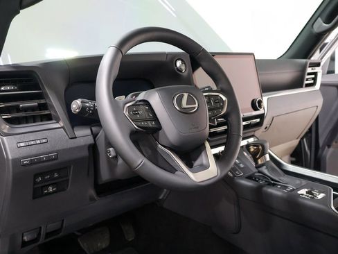 Used 2026 Lexus GX 550 w/ Accessory Package (2T) AWD/4WD image 25