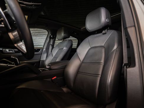 Certified 2023 Porsche Cayenne Coupe AWD/4WD image 5
