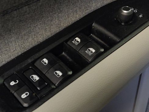 Used 2022 Jeep Compass Latitude FWD image 27