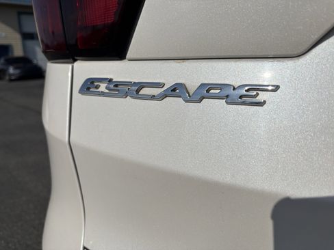 Used 2019 Ford Escape Titanium AWD/4WD image 11