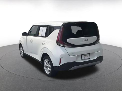 Used 2025 Kia Soul LX w/ LX Technology Package FWD image 11