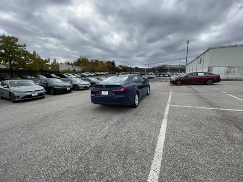 Used 2025 Toyota Camry LE image 16