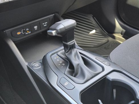New 2026 Kia K4 FWD image 16