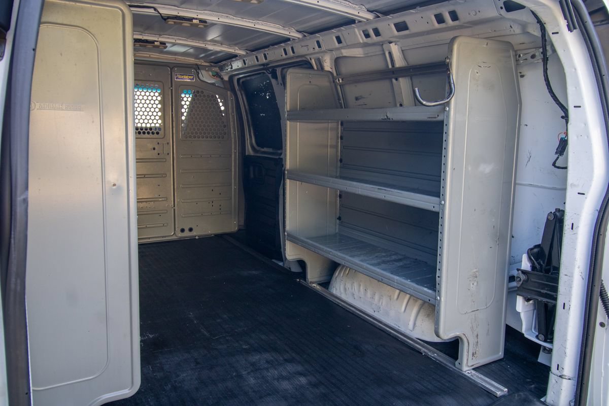 Used 2018 Chevrolet Express 2500 RWD image 31