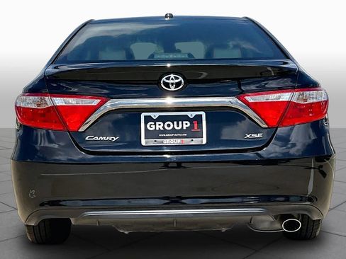 Used 2017 Toyota Camry XSE w/ Moonroof Package FWD image 5