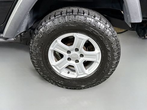 Used 2017 Jeep Wrangler Unlimited Rubicon AWD/4WD image 26