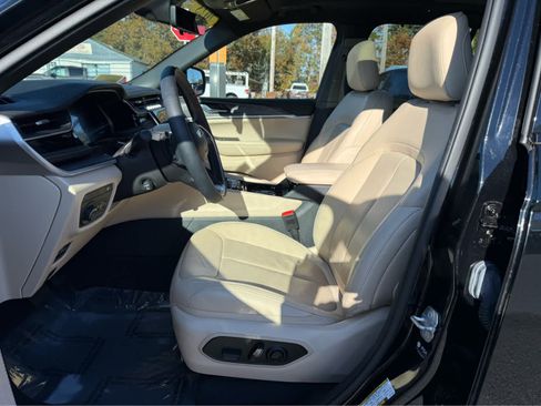 Used 2023 Jeep Grand Cherokee 4WD 4xe w/ Luxury Tech Group II image 12