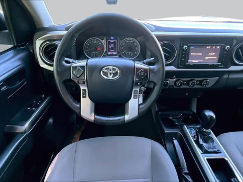 Certified 2019 Toyota Tacoma SR5 AWD/4WD image 6