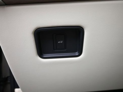 Used 2025 Land Rover Range Rover Autobiography image 12