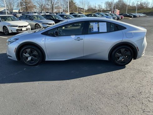 Used 2024 Toyota Prius LE image 9