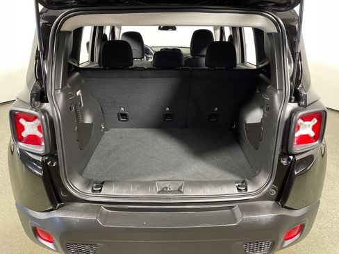 Used 2023 Jeep Renegade Latitude AWD/4WD image 11