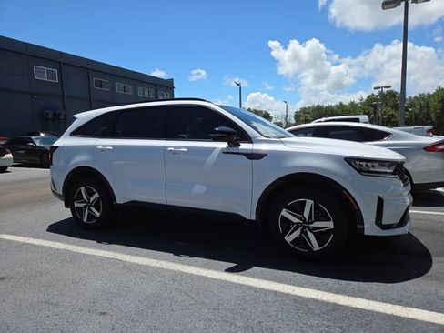 Used 2023 Kia Sorento S image 1