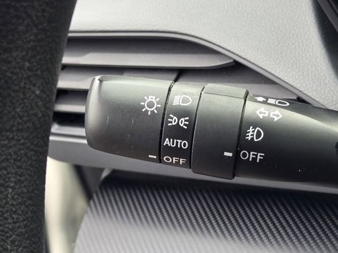 Used 2024 Subaru Crosstrek 2.0i Premium image 27