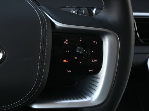 Used 2025 INFINITI QX80 Sensory image 32