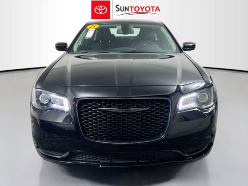 Used 2021 Chrysler 300 Touring w/ Sport Appearance Package image 10