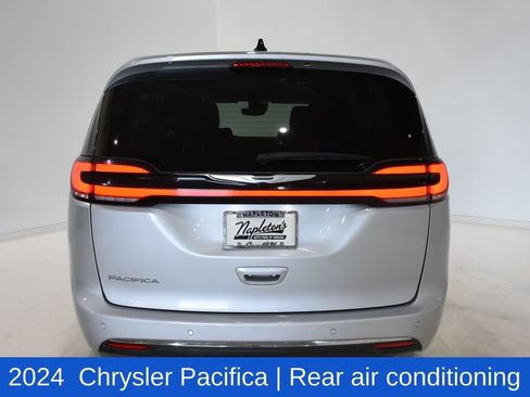 Used 2024 Chrysler Pacifica Touring-L FWD image 5