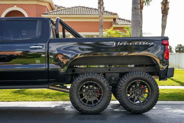 Used 2019 Chevrolet Silverado 1500 High Country w/ Technology Package AWD/4WD image 5