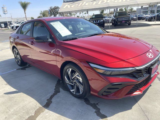 Used 2025 Hyundai Elantra Sport FWD image 2