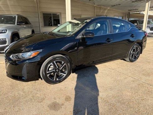Used 2025 Nissan Sentra SV FWD image 12