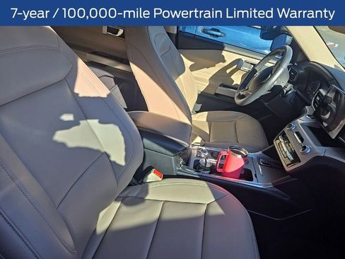 Used 2024 Ford Explorer XLT w/ Equipment Group 202A image 4