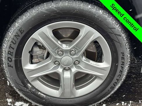 Used 2024 Jeep Compass Latitude image 30