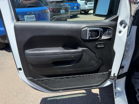Used 2025 Jeep Gladiator Sport AWD/4WD image 9