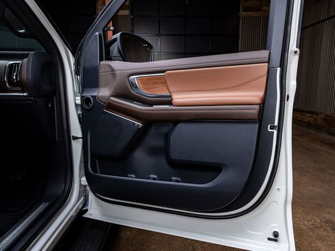 Used 2025 Ford Expedition King Ranch image 39