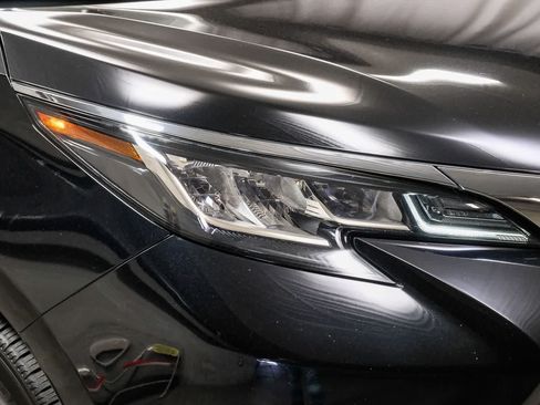 Used 2023 Toyota Sienna XLE FWD image 14