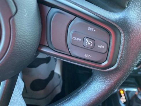 Used 2025 Jeep Wrangler Sport image 18