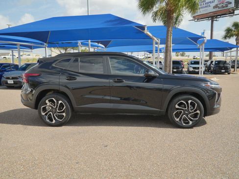 Used 2024 Chevrolet Trax RS w/ Sunroof Package FWD image 9