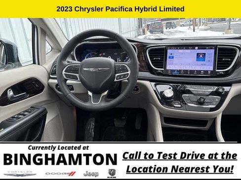 Used 2023 Chrysler Pacifica Limited FWD image 22