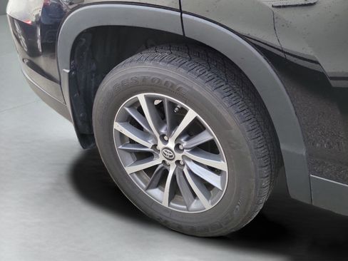 Used 2019 Toyota Highlander XLE image 15