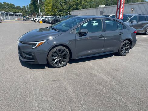 Used 2025 Toyota Corolla SE w/ SE Premium Package FWD image 19