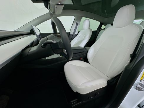 Used 2022 Tesla Model Y Long Range AWD/4WD image 13
