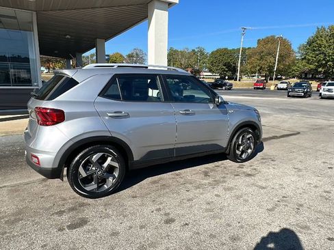 Used 2024 Hyundai Venue SEL image 5
