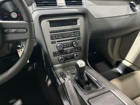 Used 2011 Ford Mustang GT RWD image 4
