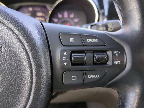 Used 2016 Kia Sedona EX image 25