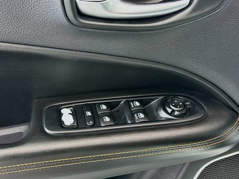Used 2018 Jeep Compass Limited AWD/4WD image 17