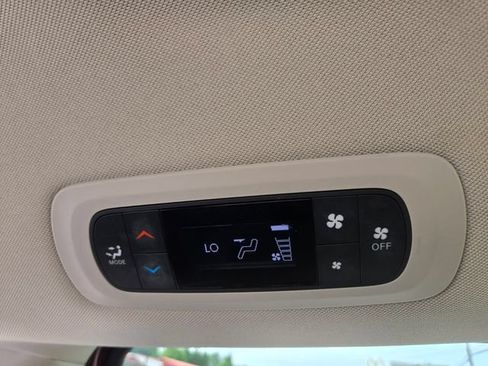 Used 2023 Chrysler Voyager LX FWD image 15