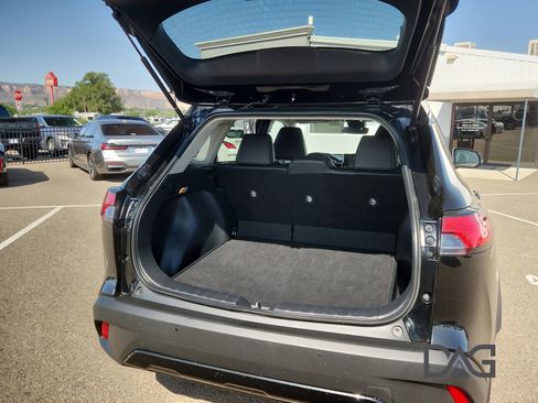 Used 2022 Toyota Corolla Cross XLE image 19