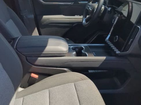 Used 2025 GMC Acadia Elevation image 22