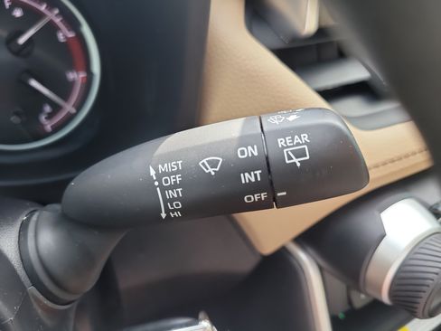 Certified 2025 Toyota RAV4 LE FWD image 29