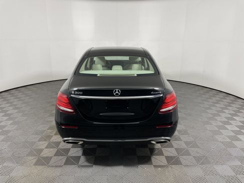Used 2017 Mercedes-Benz E 300 4MATIC image 4