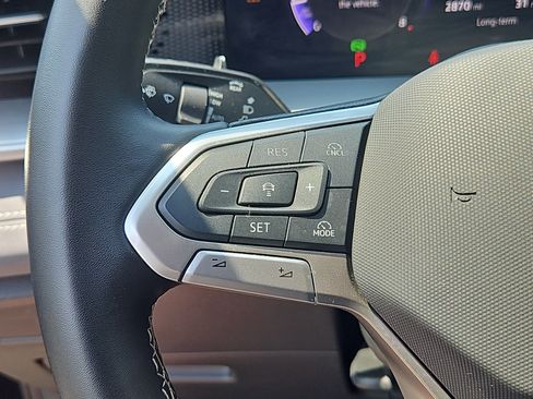 Certified 2025 Volkswagen Tiguan SE AWD/4WD image 16