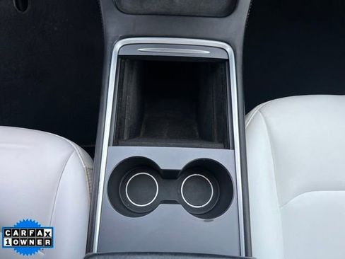 Used 2022 Tesla Model Y Long Range image 21