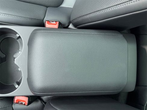 Used 2025 Porsche Macan w/ Premium Package Plus image 32